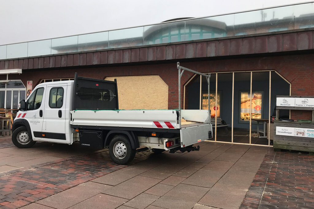 Handwerksarbeiten auf der Promenade in Westerland